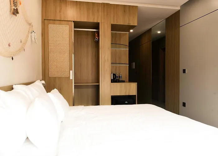 Anstay Marina Hotel