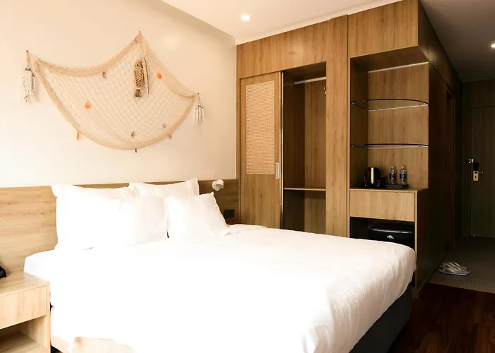 Anstay Marina Hotel